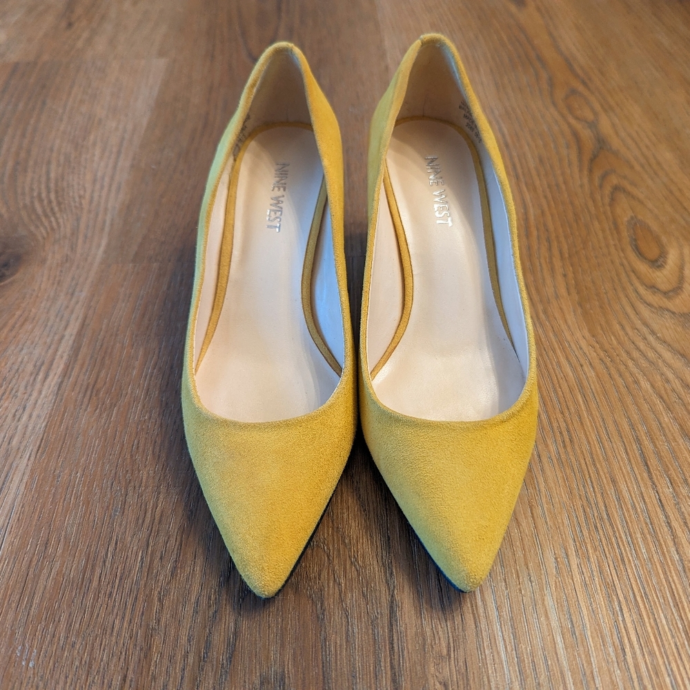 Nine West Spring Yellow Faux Suede Pumps Sz 5